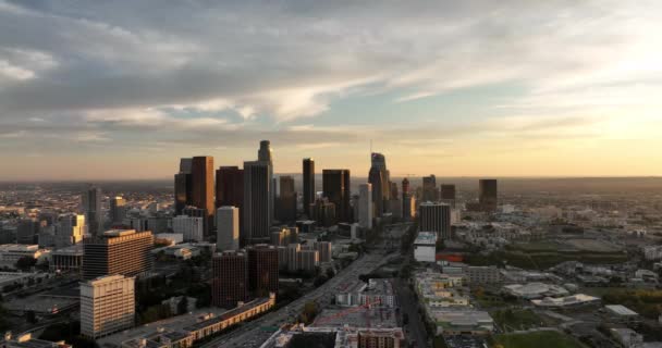 Лос-Анжелес в центрі Небесної лінії. Вид з повітря Лос-Анжелес, політ з дроном.. — стокове відео