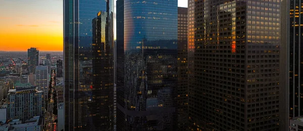 Budova obchodního centra. Los Angels v centru, panoramatické mrakodrapy. Budovy Los Angeles. — Stock fotografie