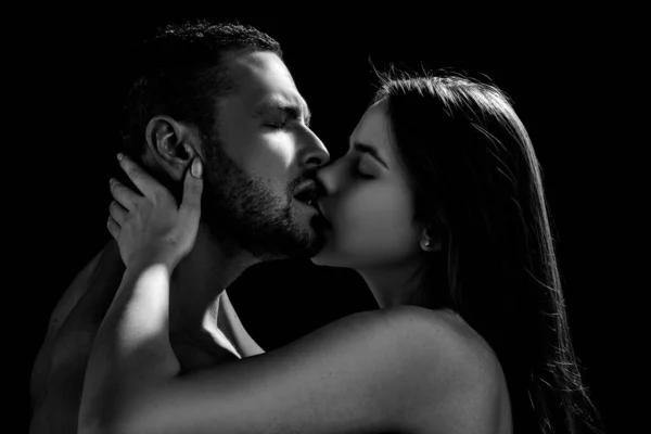 Kissing couple in love. Intimate foreplay of attractive lovers. — Stock Photo, Image