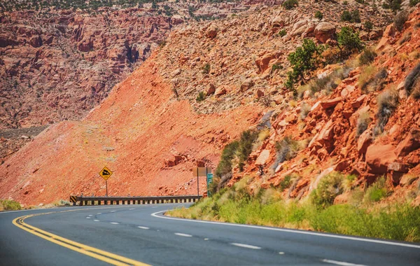 Leere Landstraße in Arizona, USA. — Stockfoto