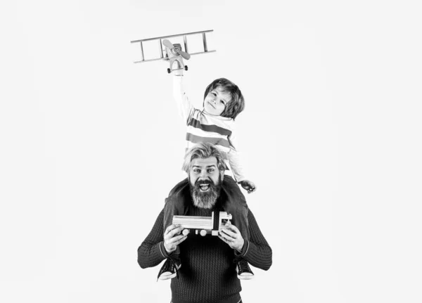 子供の息子のパイロットと飛行機とお父さん. — ストック写真