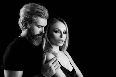 Vogue çift portresi. Siyah üzerine zarif insanlar..