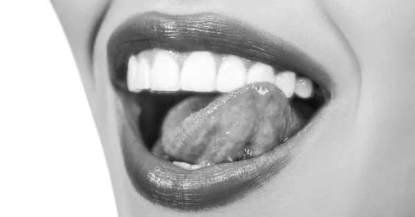 Gigi perawatan gigi dan senyum, bibir lidah. — Stok Foto