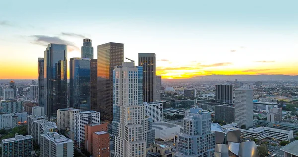 Los Angels v centru, panoramatické mrakodrapy. L.A. Centrum Los Angeles. — Stock fotografie