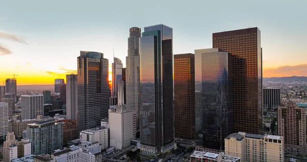 Skyline der Innenstadt von Los Angels, Wolkenkratzer mit Panoramablick, Bürogebäude. — Stockfoto