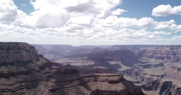 Nuvens sobre Grand Canyon Time Lapse. Grand Canyon encharcado com cor do deserto e nuvens. Parque Nacional do Grand Canyon. — Vídeo de Stock