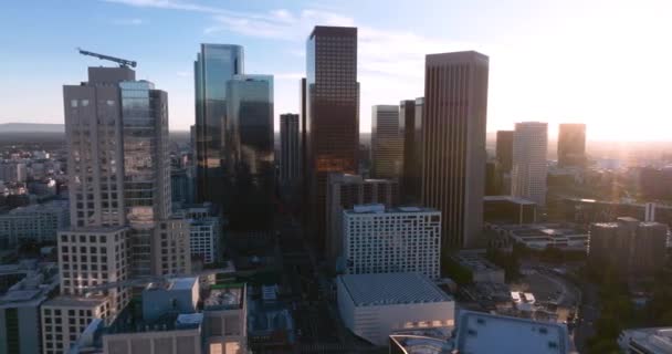 Vista aérea de Los Ángeles, centro de negocios de la ciudad con rascacielos, ciudad panorámica. — Vídeo de stock