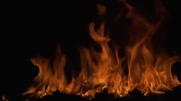 Djävulens låga, helvetesbegrepp. Skjut. Abstrakt bakgrund av eld och lågor. Brinnande stora lågor. — Stockvideo
