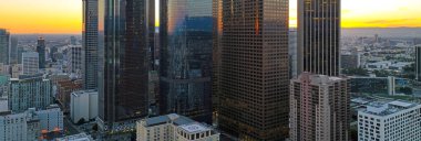 Los Angeles şehir merkezi gökdelenler, panoramik şehir gökdelenleri, ofis binaları.
