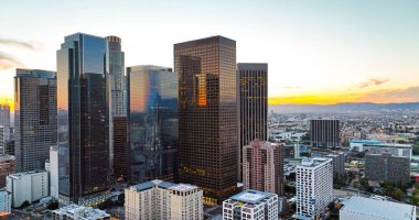 Los Angeles panoramik bir şehir. Los Angeles şehir merkezi silueti. İş merkezi binası.