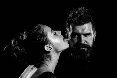 Baştan çıkarıcı keşiş. Rahip günahı. Seksi rahibeyle kilise papazı.