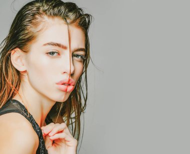 Temiz ciltli güzel bir genç kadın. Sağlıklı cilt güzellik kadını. Kız portresi doğal makyaj. Etkileyici yüz ifadeleri..