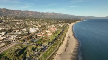 Santa Barbara şehir merkezi silueti, Santa Barbara şehri. Santa Barbara 'nın Uçuşu, İHA ile Los Angeles' ı filme aldı..