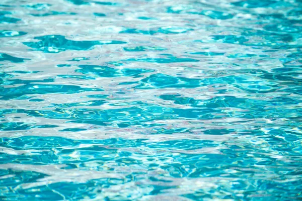 Agua en piscina, fondo con alta resolución. Onda abstracta o ondulada textura del agua. —  Fotos de Stock