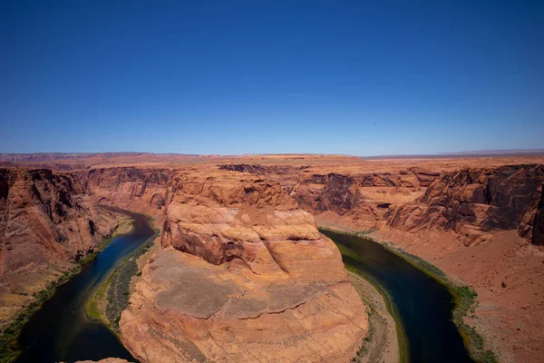 Landschaft der Hufeisenbiegung mit Sonnenaufgang und spiegelnder Oberfläche des Colorado River in der Nähe des Grand Canyon. — Stockfoto