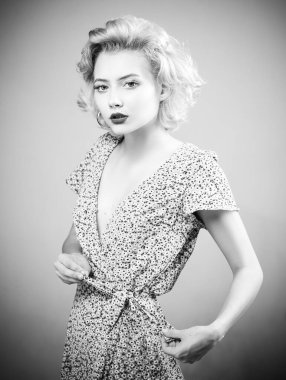 Makyajlı eski model.