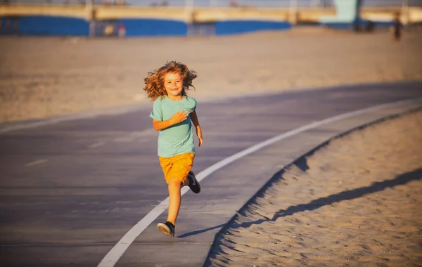 Cheerful child boy running to school. Kids run race. — Stock Photo, Image