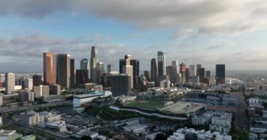 Los Angeles şehir merkezi silueti. Los Angeles California 'nın gökdelenleri. Los Angeles, Kaliforniya, ABD şehir merkezi. Los Angeles şehir manzaraları.