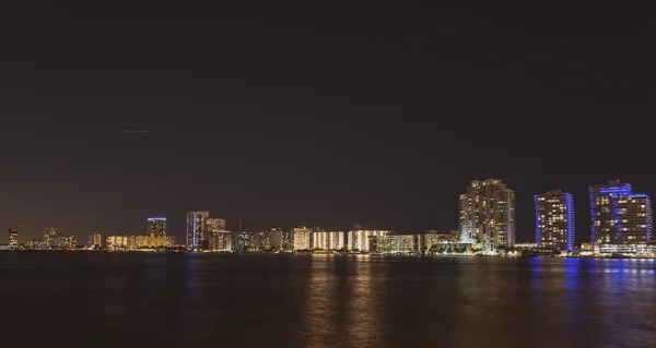 Miami night city. USA downtown skyscrappers landscape, twighlight town. — Stock Photo, Image