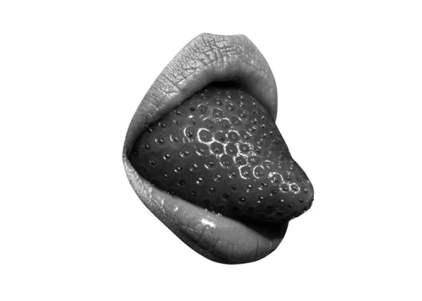 性感的草莓舌。嘴，粉红的唇被白色隔离. — 图库照片