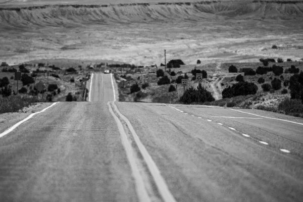 Asfalto estrada paisagem rodoviária. skyline panorâmico com estrada vazia. — Fotografia de Stock