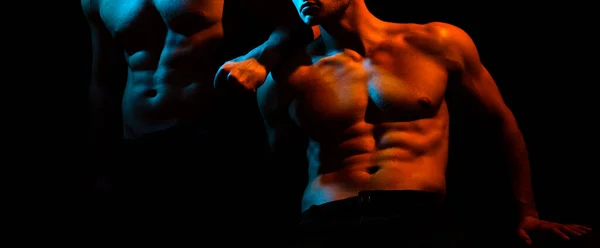 Gays corpo muscular. Homens sexy. Cara sedutora de um homem sexy. Corpo forte nu, macho nu. Muscular sexy cara com tronco nu. Homens fortes, fisiculturista, homens musculosos, tronco masculino. — Fotografia de Stock
