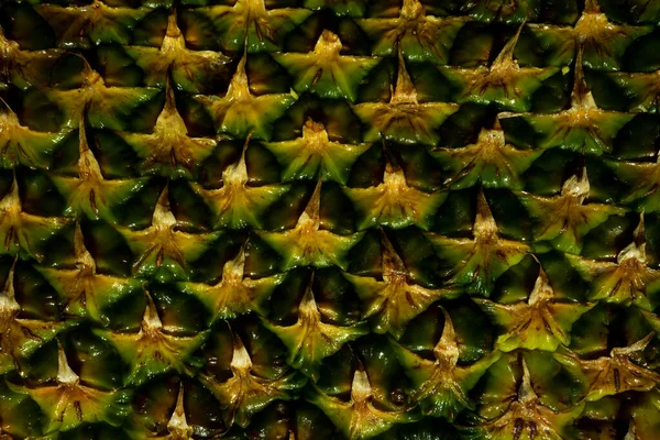 Ananasová kůže zblízka, tropický vzor s kopírovacím prostorem. Ananasová kůra. Ananasová textura. — Stock fotografie