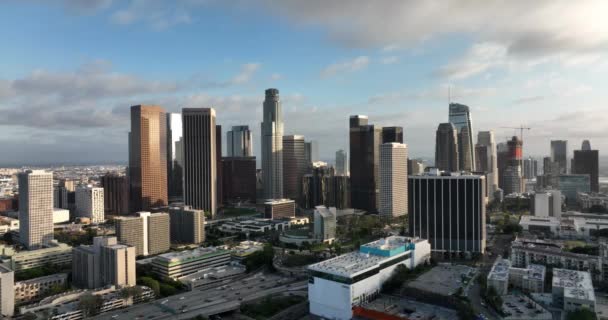 Wolkenkratzer von Los Angeles Kalifornien. Los Angeles, Kalifornien, USA Stadtbild der Innenstadt. Stadtlandschaften von LA. — Stockvideo