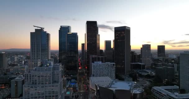 Downtown of Los Angeles California. Los Angels, California, USA downtown cityscape with skyscrapers. Flying of los angels, filmed LA by drone. — стоковое видео