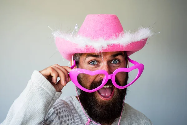 Lustiges Männergesicht. Bärtiger Mann mit großer Brille. Hipster mit Bart und Schnurrbart in lustiger großer Brille. — Stockfoto