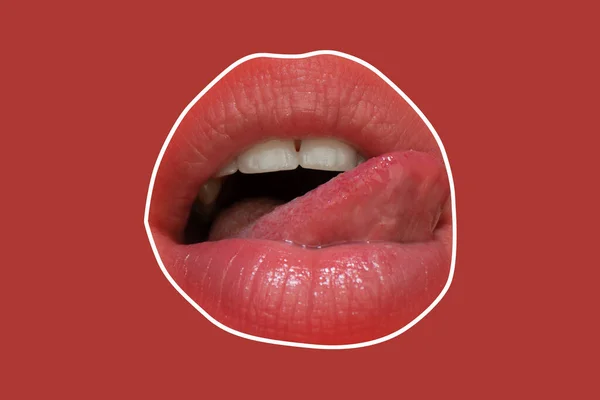 Sexy likkende lippen. Vrouwelijke mond en witte tanden, geïsoleerde lippen met rode lippenstift en tong likkende lippen. — Stockfoto