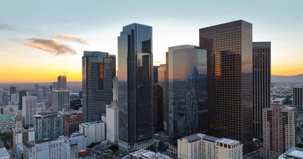 Skyline von Los Angeles und Wolkenkratzer. Innenstadt von Los Angeles Luftaufnahme, Geschäftszentrum der Stadt, Geschäftszentrum Bürogebäude. — Stockfoto