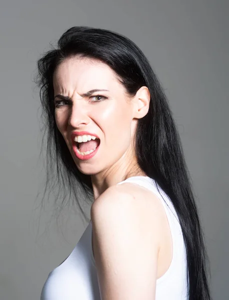 Angry woman face, upset girl. Screaming, hate, rage. Pensive woman feeling furious mad and crazy stress. — Stock Photo, Image