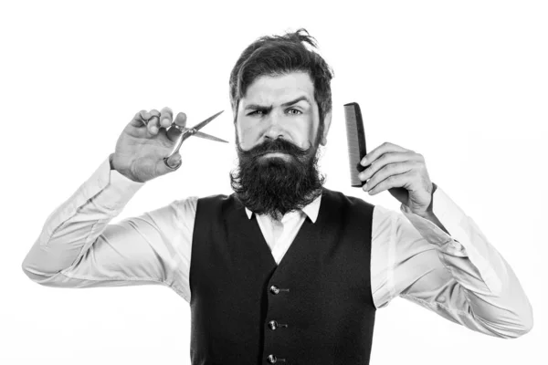Sakallı adam, uzun sakallı ve bıyıklı bir adam portresi. Berber makası ve berber dükkanı için tarak. Klasik berber, tıraş.. — Stok fotoğraf