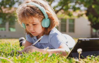 Sağlıklı bir okul çocuğu. Çocuk eğitiminde. Okula geri dön..
