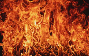 Yangın alevi siyah arkaplanda izole edildi. Alevler, soyut doku. Ateş deseni için sanat tasarımı, alev dokusu.