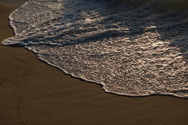 Praia de verão de beleza, mar ou natureza oceânica. Paisagem marinha cénica. Água do mar calma. — Fotografia de Stock