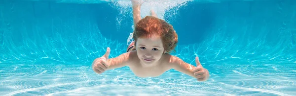 Child swimming underwater with thumbs up. Underwater kid swim under water. Child boy swimming and diving underwater in pool. Banner for header, copy space. Poster for web design. — Stock Photo, Image