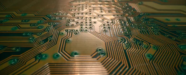 Halfgeleiders chip. Technologie achtergrond. High tech electronische printplaat achtergrond. Een close-up macro elektronische printplaat, technologie chips op het moederbord. Technische achtergrond. — Stockfoto