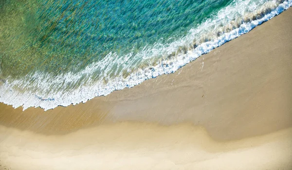 熱帯海の水、海の波のパノラマ。穏やかな水、海の背景。パノラマの海の風景. — ストック写真