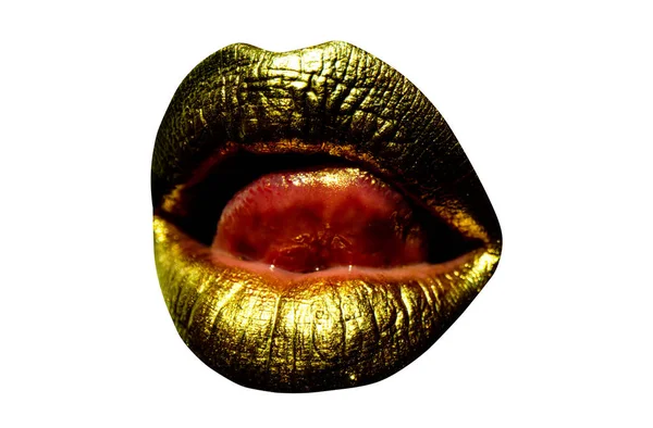 Guld, sexiga kvinnliga gyllene läppar. Sensuella läppar, sexig mun. Kvinnlig tunga slickar sexiga läppar. Isolerad på vit klippbana. — Stockfoto