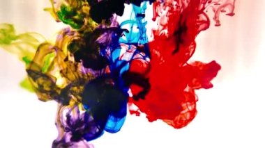 Soyut şekildeki renkli lekeler, renkli mürekkep damlaları. Suda akrilik renkli boya. Sıçrama boyası karışımı. Sıvı dumanlı sanat duvar kağıdı.