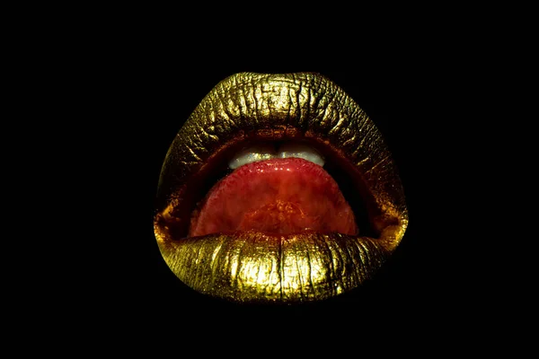 Golden lips with creative art gold metallic lipstick. Gold paint on lips of sexy girl. Sensual woman mouth, isolated background. Sexy tongue. Sensual lick. — стоковое фото