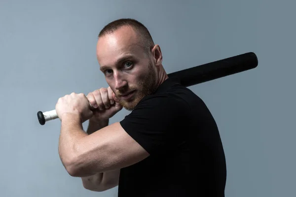 Brutal man, handsome serious male model. Guy with baseball bat for fighting. Dangerous man with serious emotion. Self defense. — Foto Stock