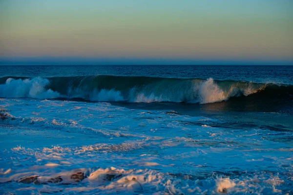 Oceano paesaggio marino, bellezza carta da parati mare. Spiaggia paradisiaca con sfondo acquatico tranquillo. — Foto Stock