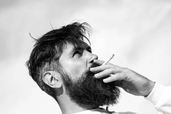 Close up young man smoking a cigarette. — Stock Photo, Image