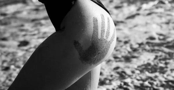 Woman ass in bikini sunbathing with a sandy sexy butt on the sea. Outdoor sexy lifestyle on a hot sunny summer day. Sexy buttocks. — 图库照片