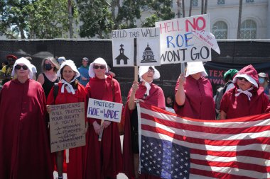 Yumurtayı koru. Kürtaj, üreme adaleti. Kadınlar yürüyüş hakları, kürtaj vücut seçimi, feminizm. Los Angeles, ABD - 14 Mayıs 2022.