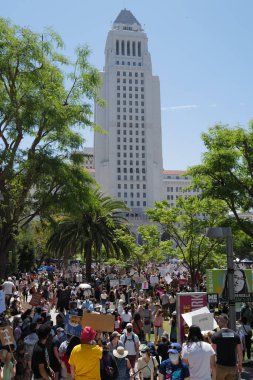 Kürtaj hizmetini ve üreme adaletini yasaklıyor. Kadınlar hakları için yürür, kürtaj yaptırırlar. Yumurtayı koru. Los Angeles, ABD - 14 Mayıs 2022.