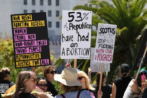Protect roe. Abortion service, reproductive justice. Womens march rights, abortion body choice, feminism. Los Angeles, USA - May, 14, 2022. — Stockfoto